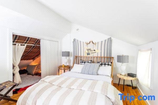 The Hideout Catskills Cottage, Holiday Home in Rosendale Village
