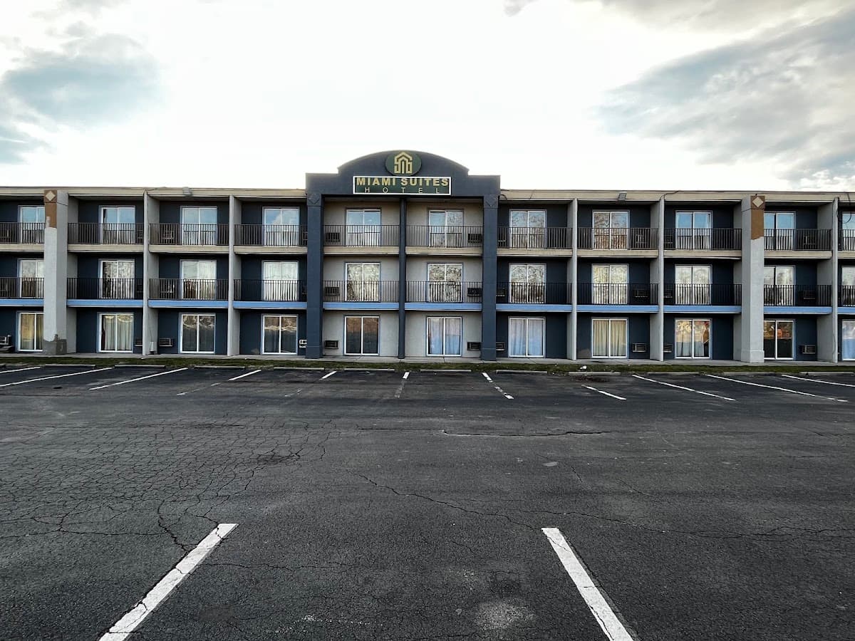 Miami Suites Hotel, Hotel in Rossford