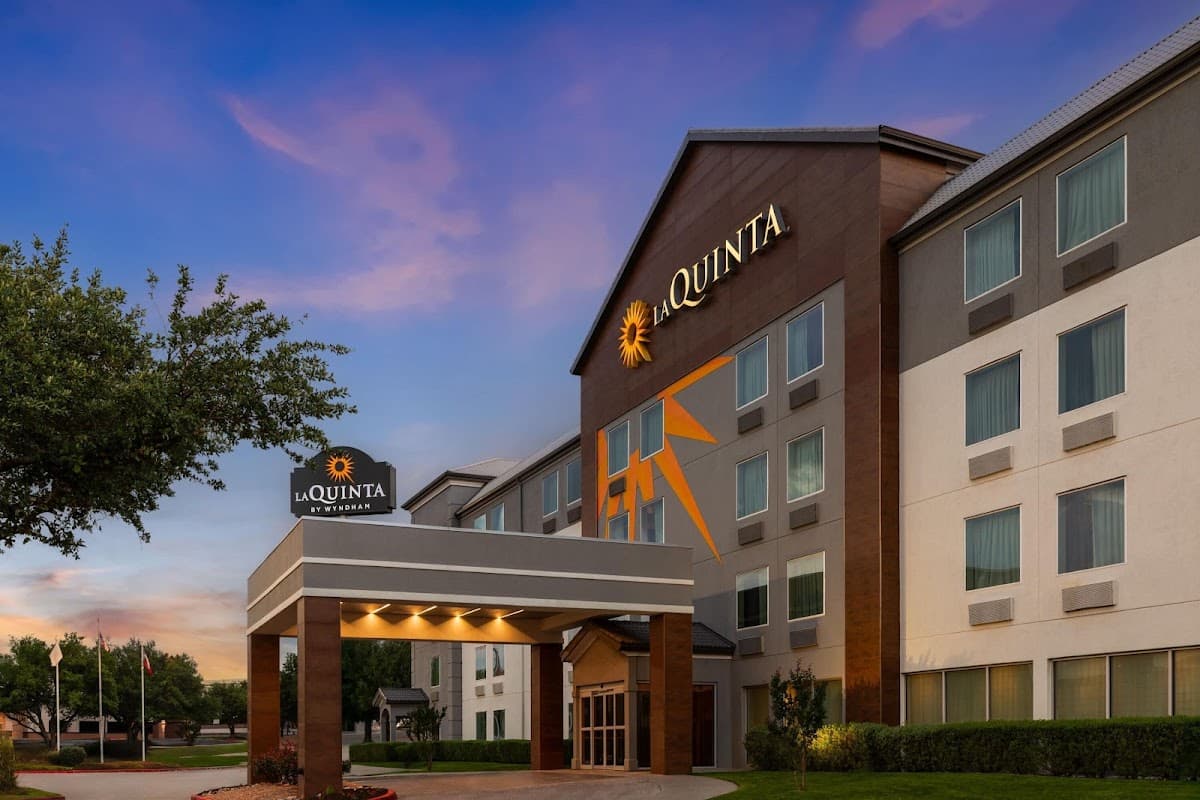 La Quinta Inn & Suites by Wyndham Austin Round Rock, Hotel in Windemere