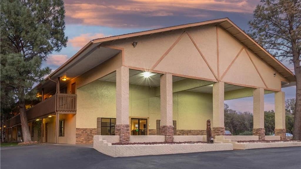 Best Western Pine Springs Inn, Hotel in Ruidoso Downs