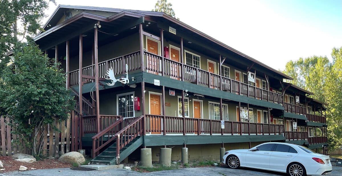 Deep Creek, Motel in Running Springs