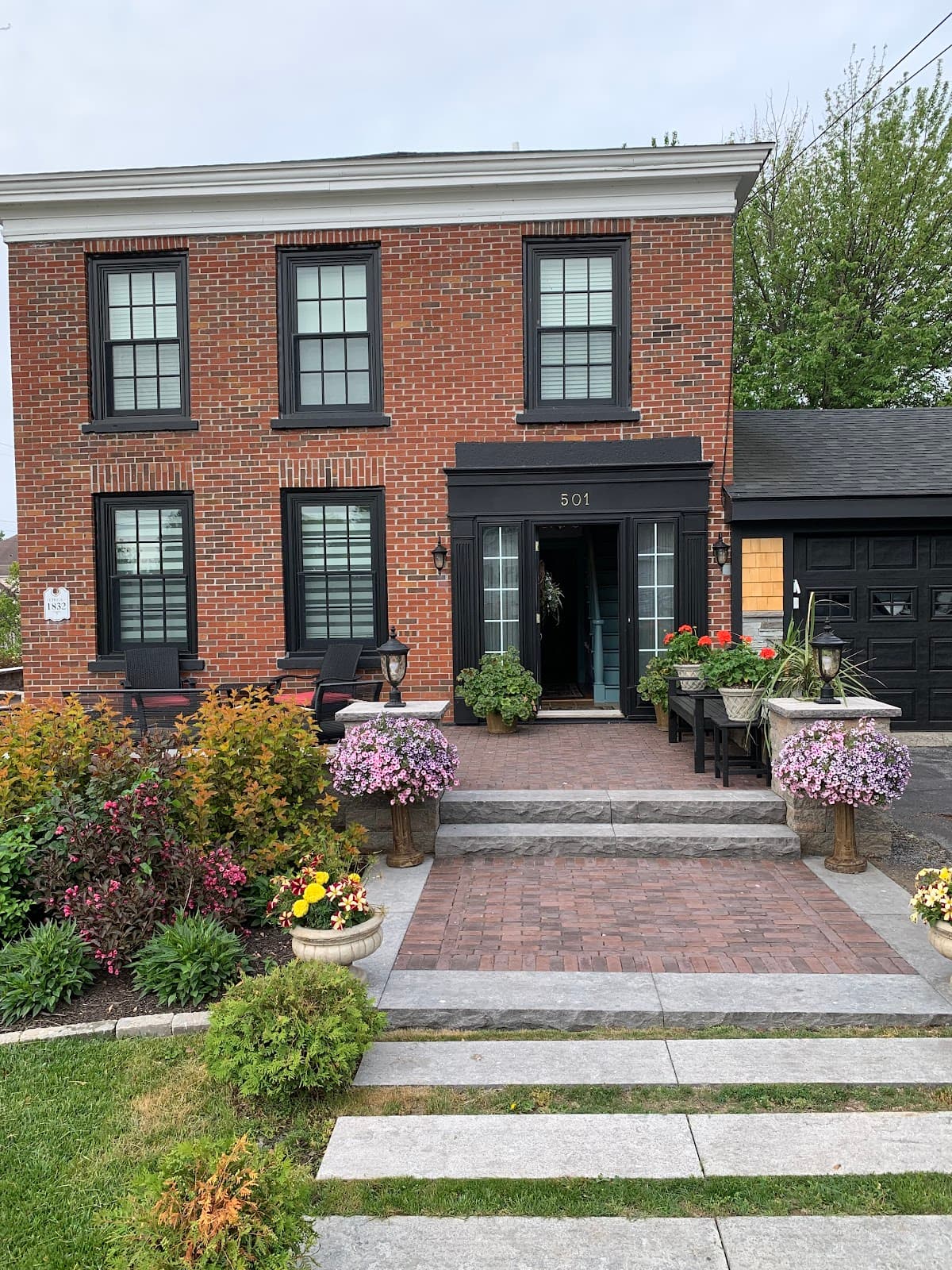 Candlelight Guest House, Bed & Breakfast in Sackets Harbor