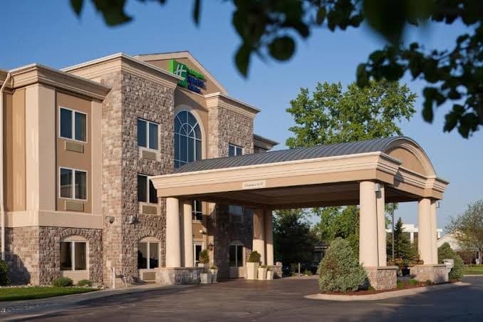 Holiday Inn Express Hotel Suites Saginaw, Hotel in Zilwaukee