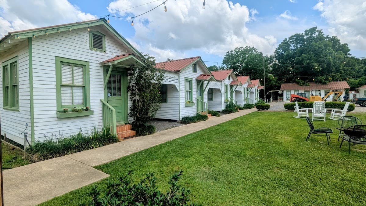 3 V Tourist Court, Hotel in Saint Francisville