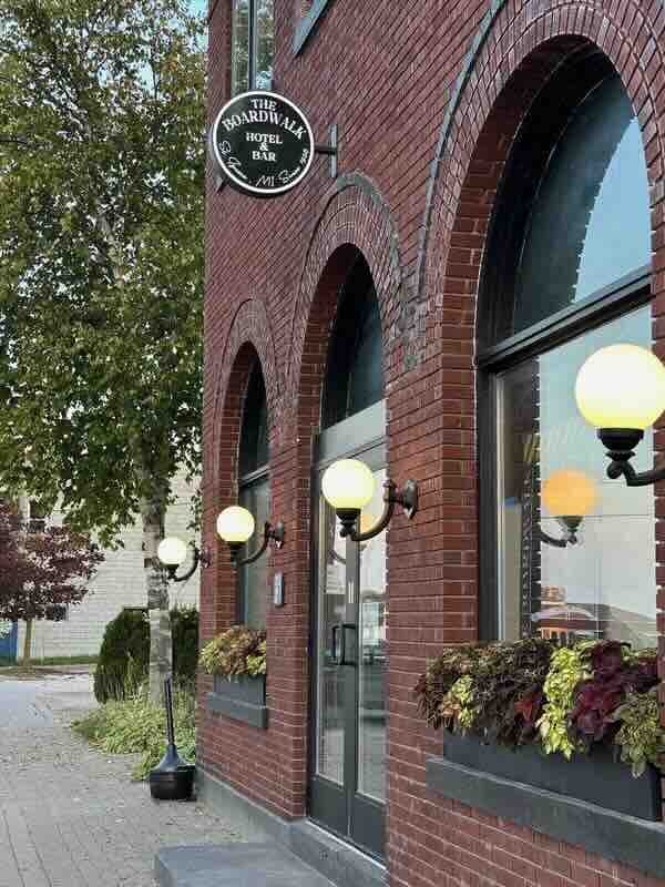 The Boardwalk Hotel & Bar, Hotel in Saint Ignace