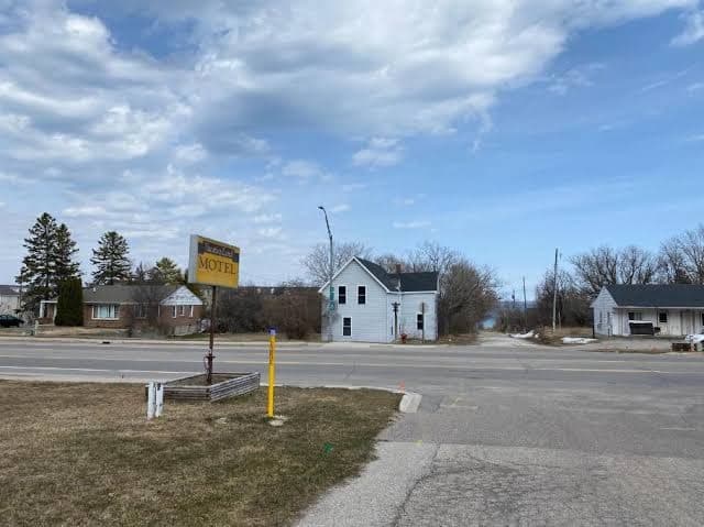 Vacationland Motel 1 - One-Bedroom Apartment, Motel in Saint Ignace