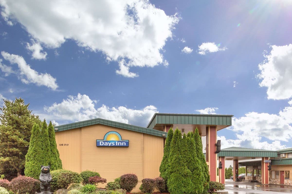 Days Inn by Wyndham Black Bear, Hotel in Salem
