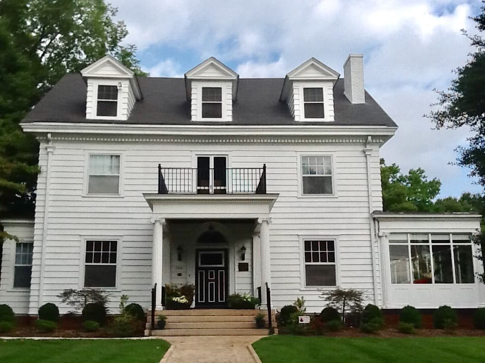Across the Pond Bed and Breakfast, Bed & Breakfast in Salisbury