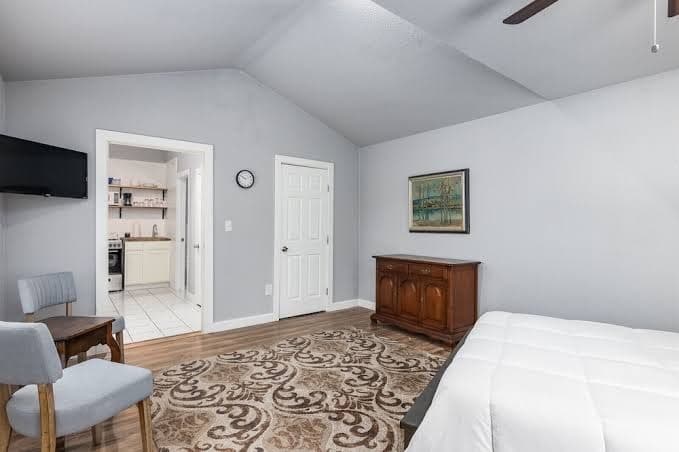 Furnished House Apartment with Private Entrance and Parking, Hotel in San Antonio