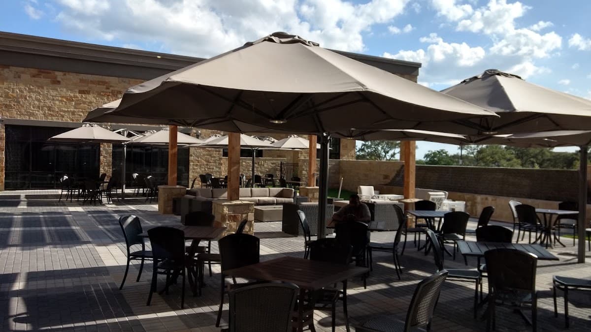 Embassy Suites by Hilton San Antonio Brooks Hotel & Spa, Hotel in San Antonio