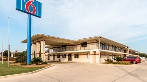 Motel 6 San Antonio, TX - South IH-10 East, Hotel in Kirby