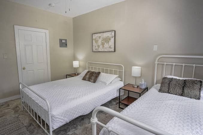 Cozy Downtown Guest House 2br/1ba Sleeps 8, Guesthouse in San Antonio