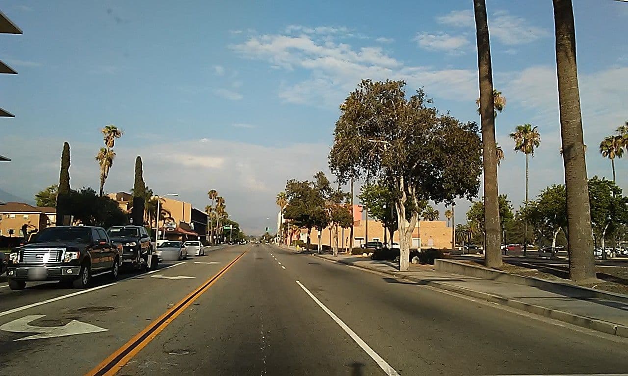 Street view near Hawthorne inn, San Bernardino — © aqua01 (CC BY-SA · Mapillary)