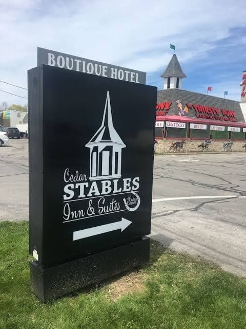 Cedar Stables Inn and Suites, Hotel in Sandusky