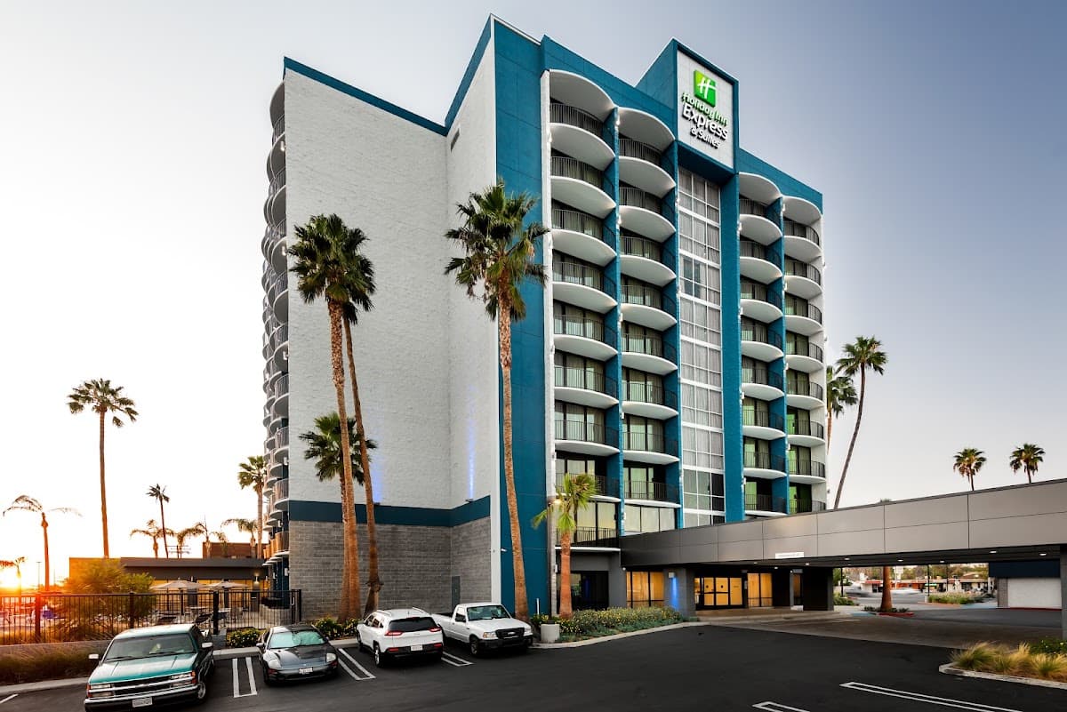 Holiday Inn Express & Suites Santa ANA - Orange County by IHG, Hotel in Santa Ana