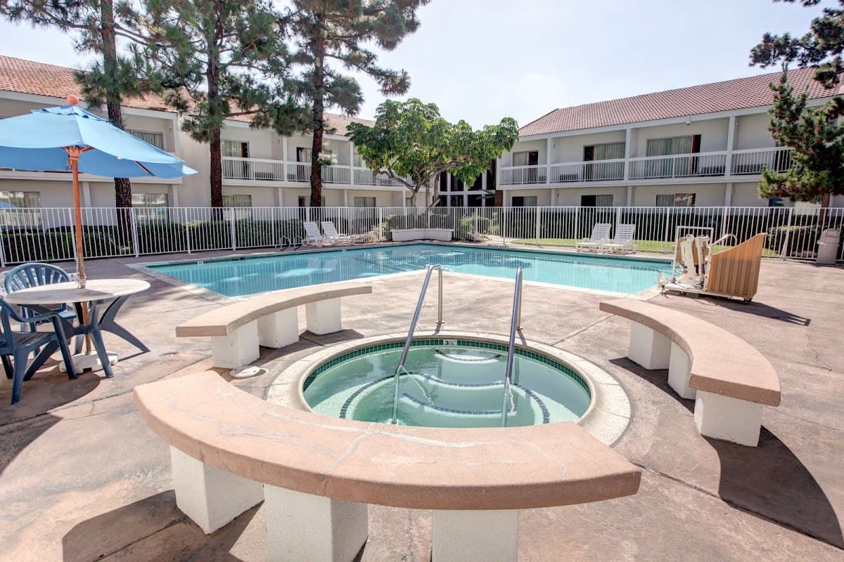 Motel 6 Santa Ana, CA - Irvine - Orange County Airport, Hotel in Tustin Legacy