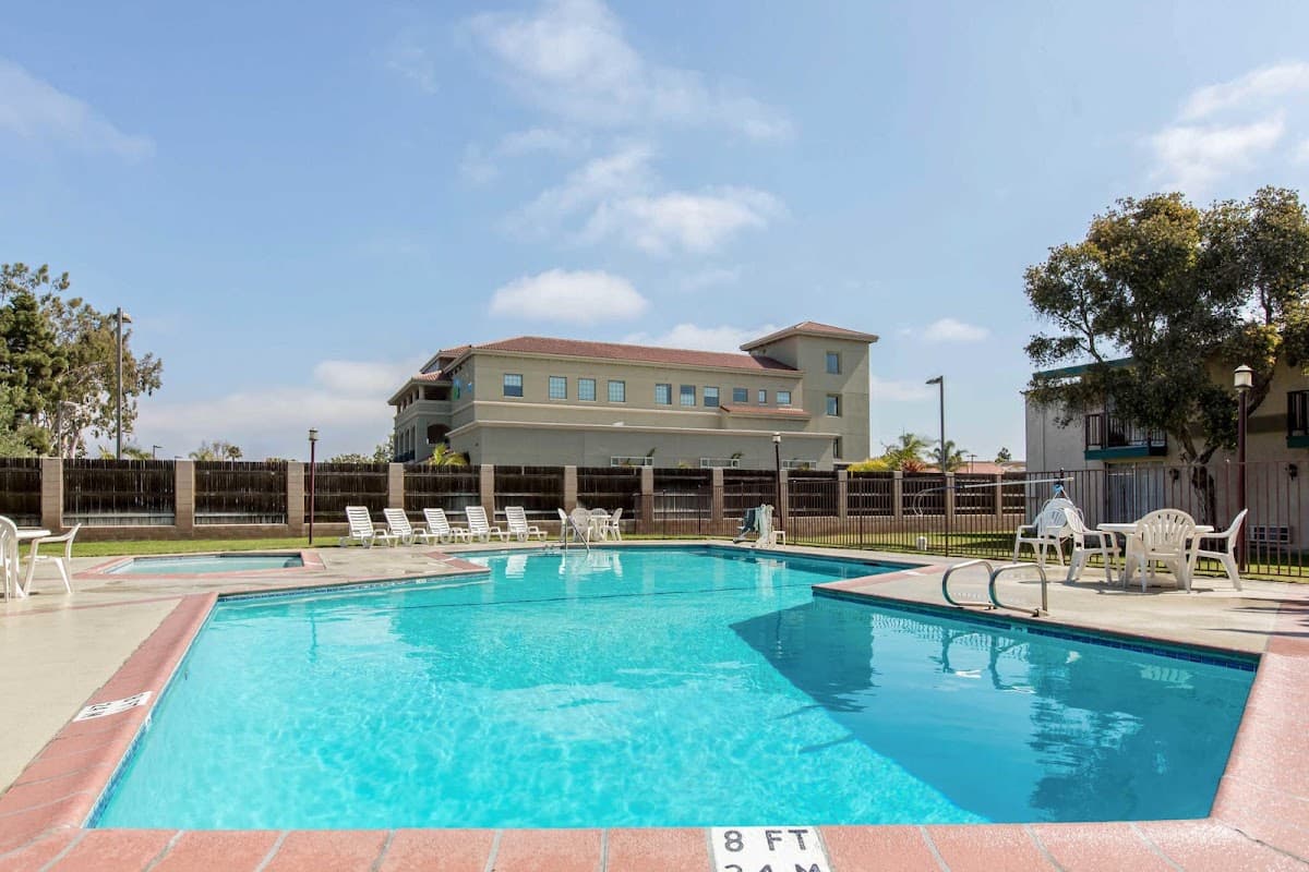 Econo Lodge Inn & Suites, Hotel in Santa Maria