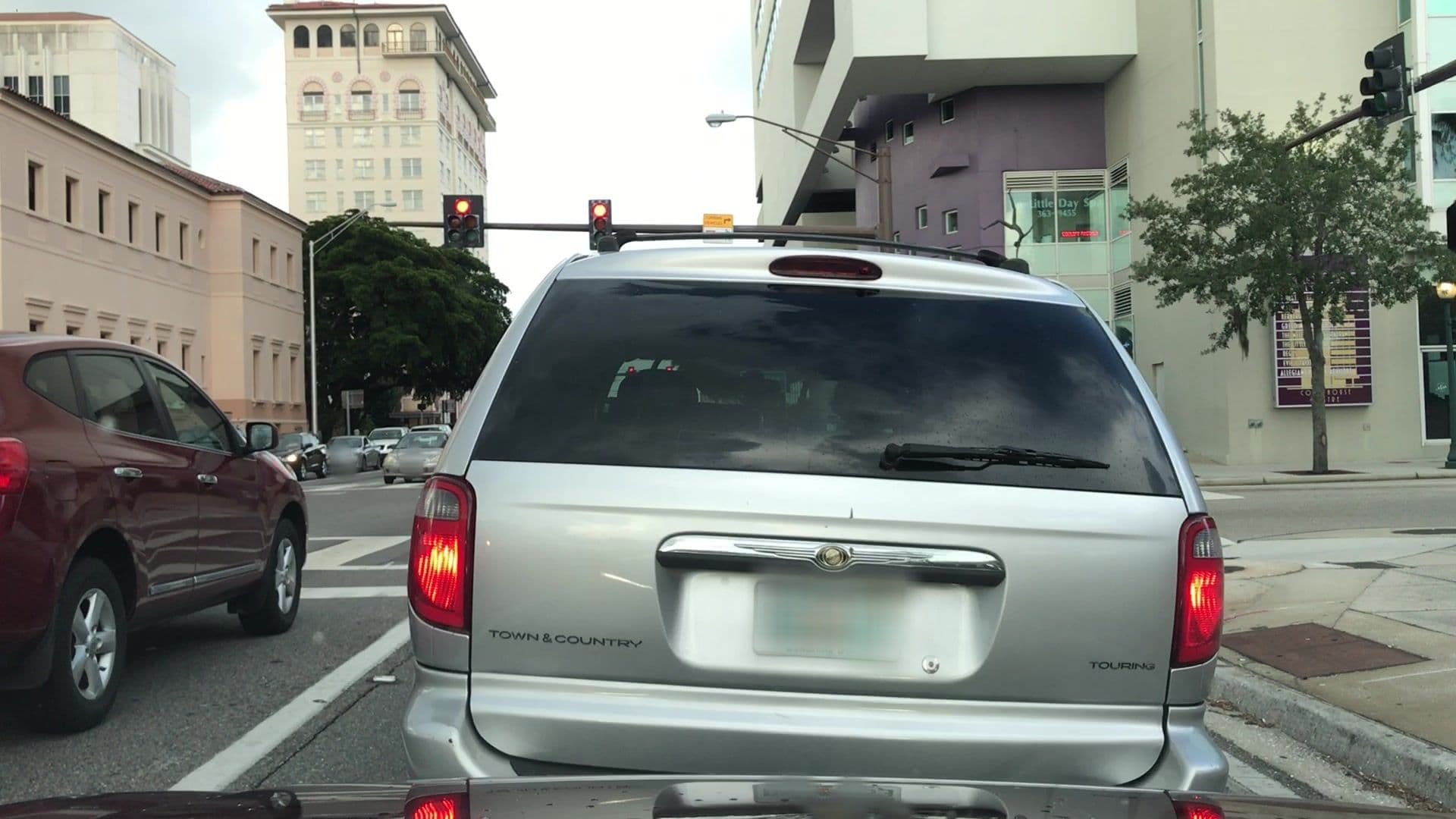 Street view near Zafrollys Beach House, Sarasota — © lvl5 (CC BY-SA · Mapillary)