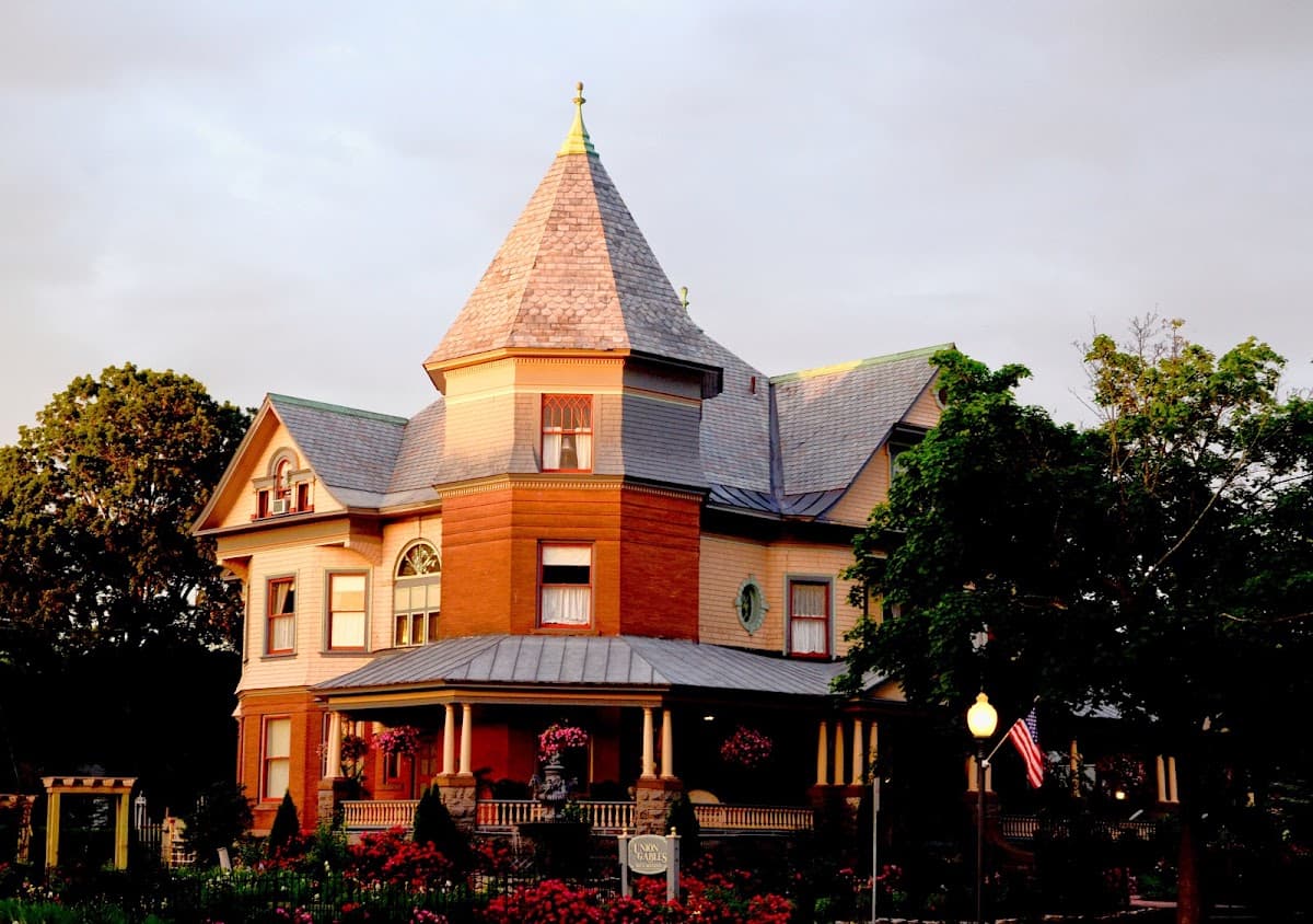 Union Gables Inn and Libby Supper Club, Hotel in Saratoga Springs