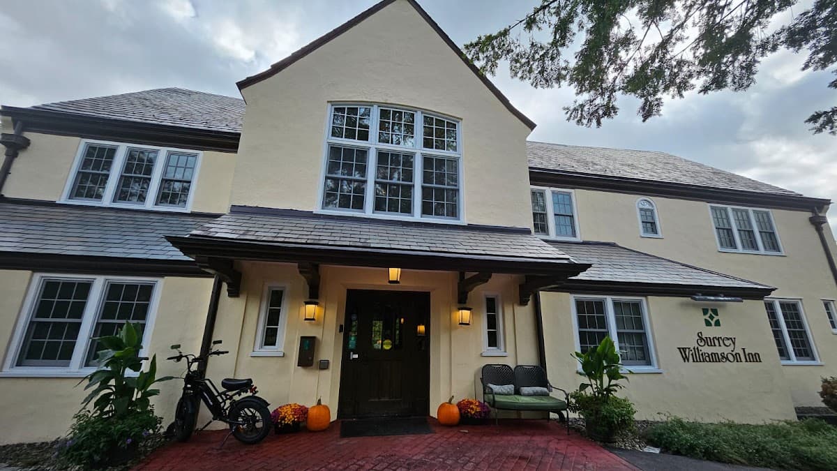 Surrey-Williamson Inn, Hotel in Saratoga Springs