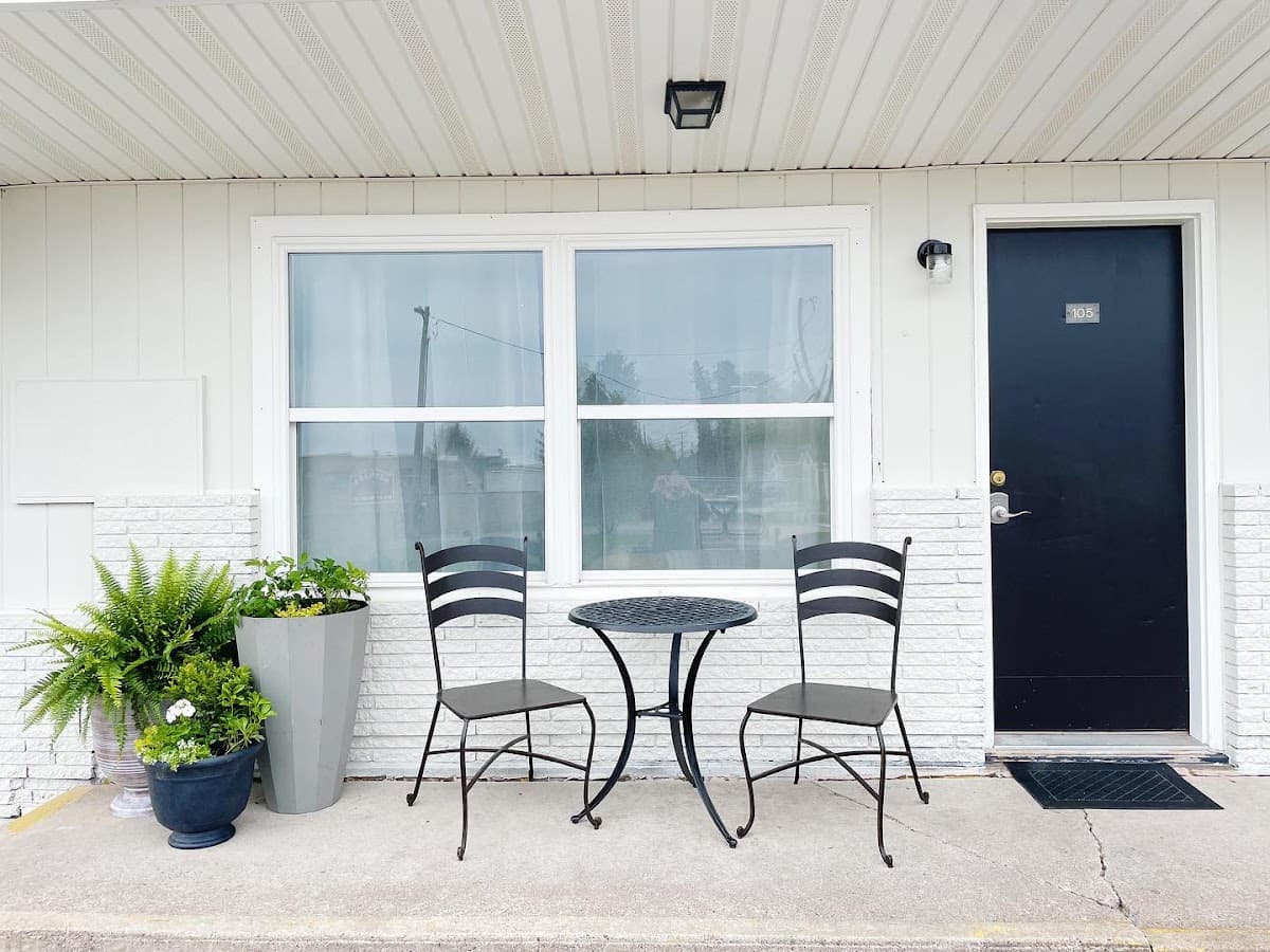 The Ash Boutique Vacation Rentals, Hotel in Sault Ste. Marie