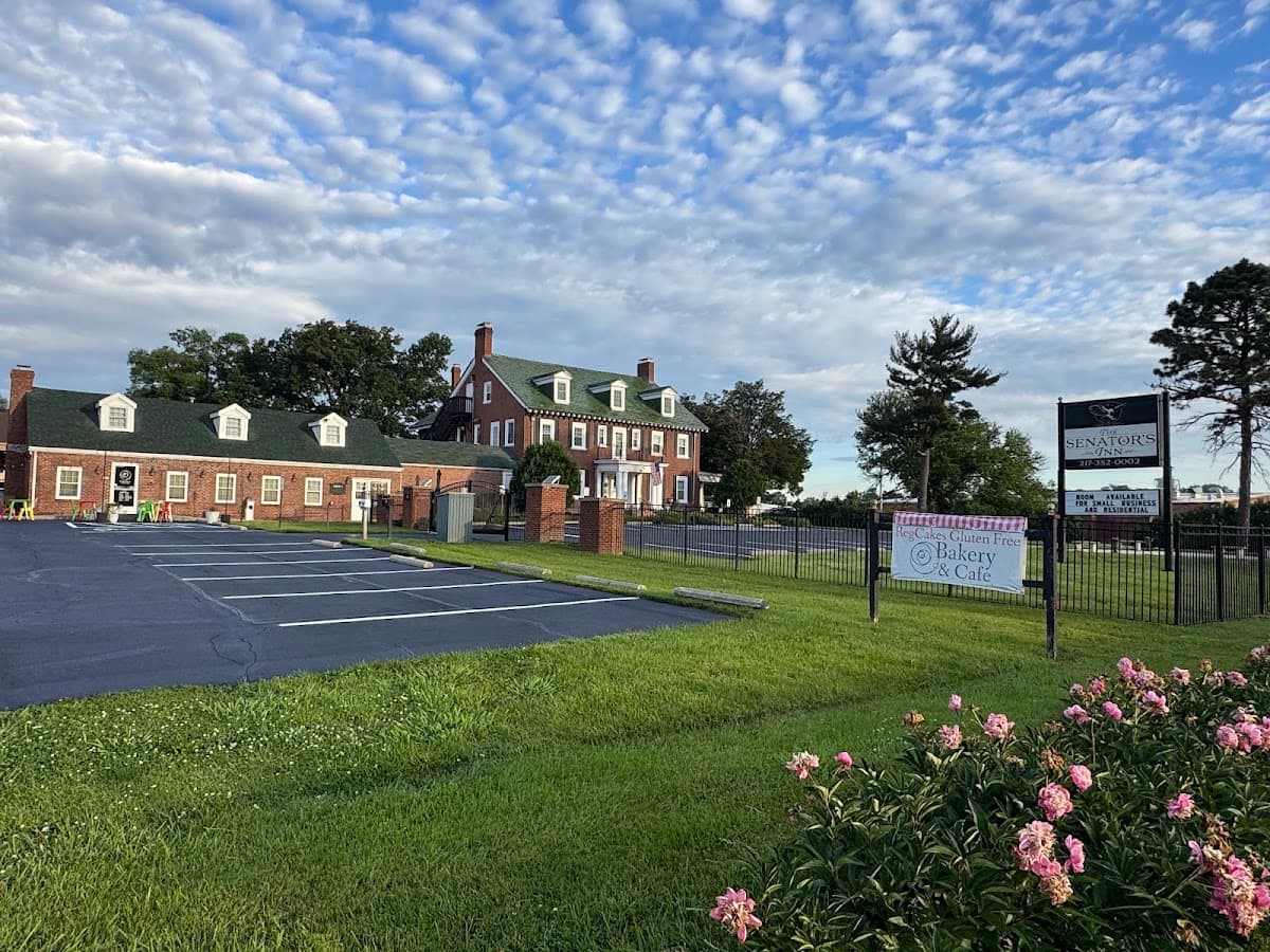 Senator's Inn Residential & Business spaces, Hotel in Savoy