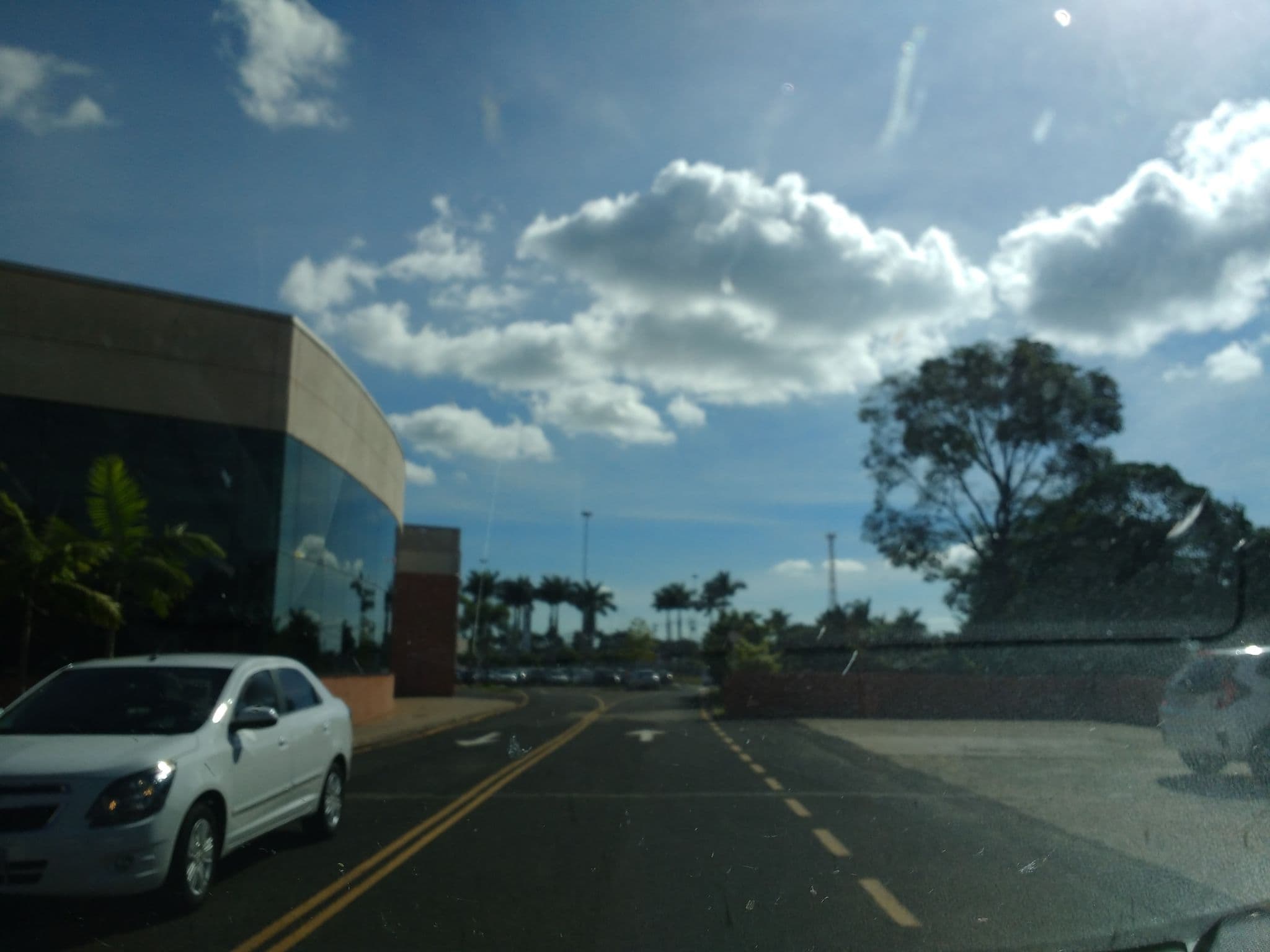 Street view near Hotel Rio by Bourbon, Maringá — © lageano (CC BY-SA · Mapillary)