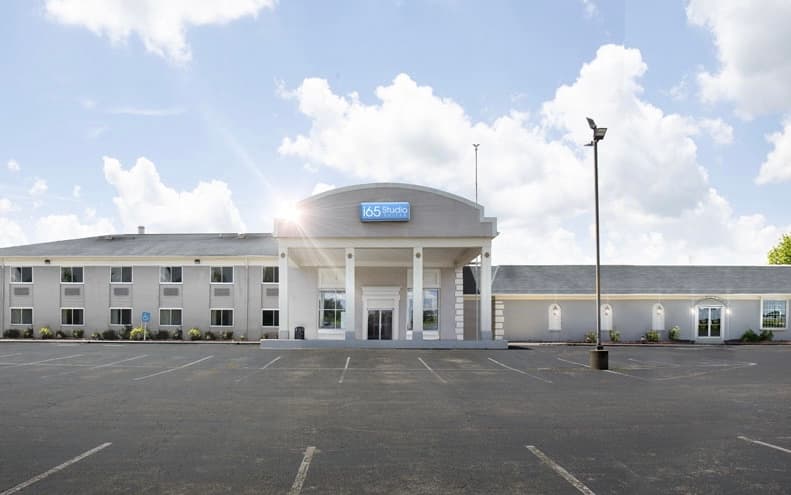 I65 Studio Suites, Hotel in Scottsburg
