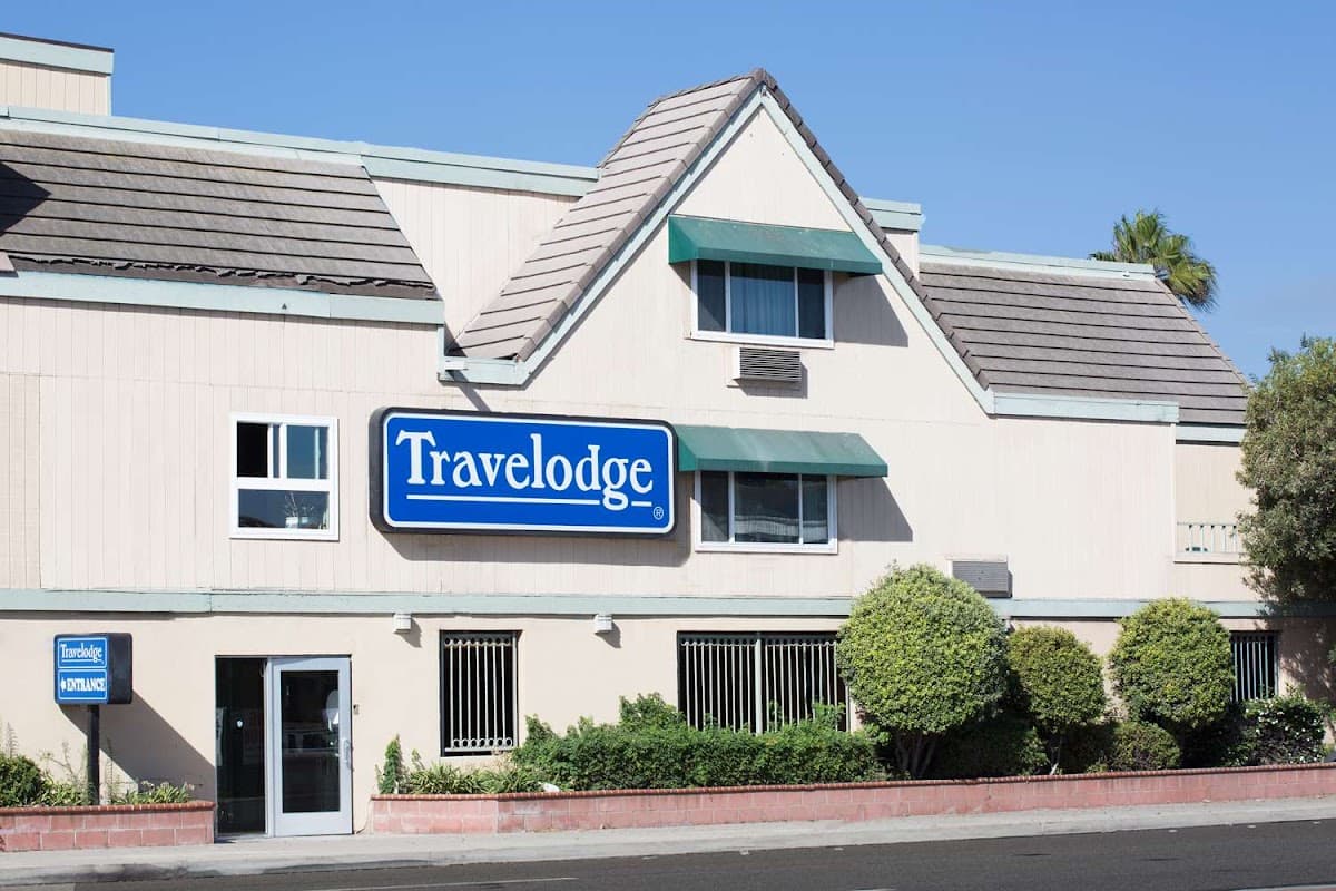Travelodge by Wyndham Sunset Beach Oceanfront, Hotel in Seal Beach