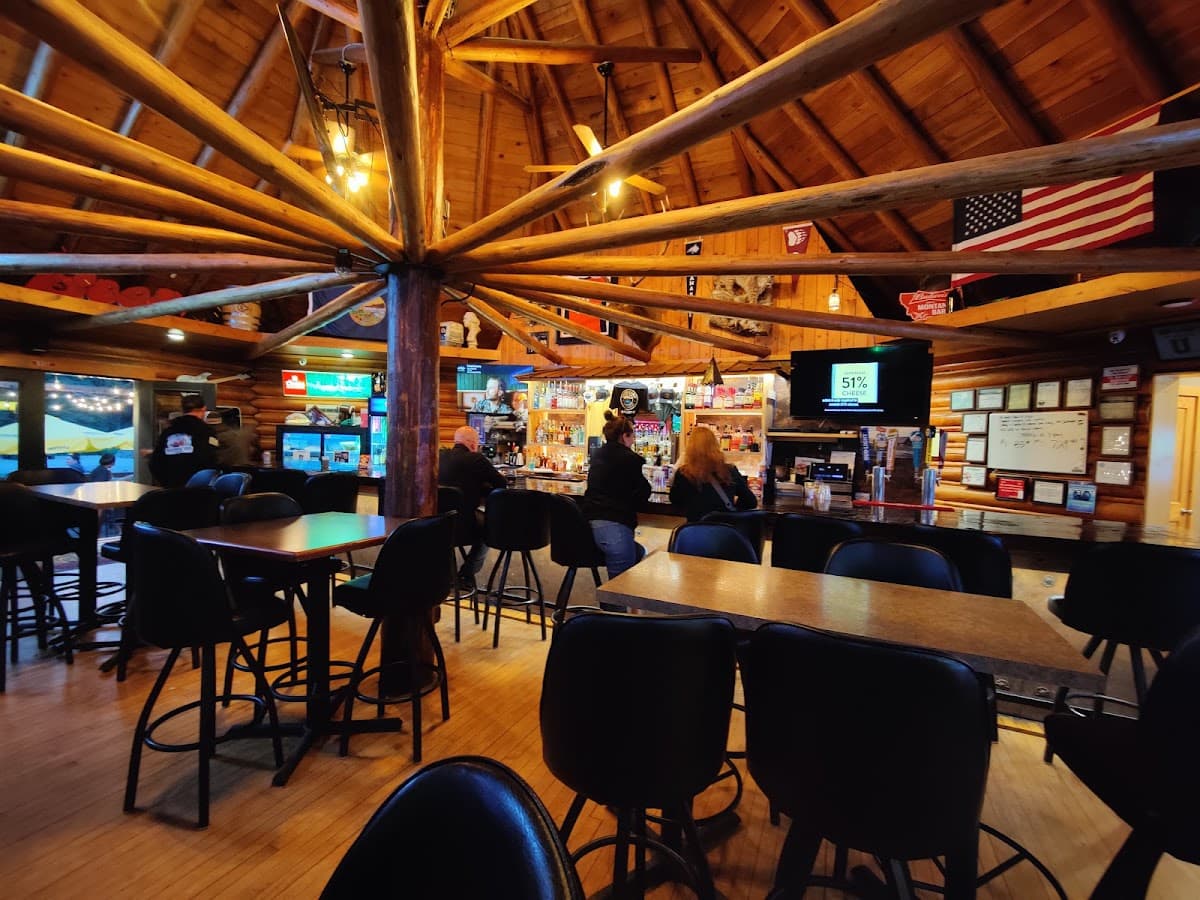 Base Camp Bar, Casino, and Lodge, Hotel in Seeley Lake