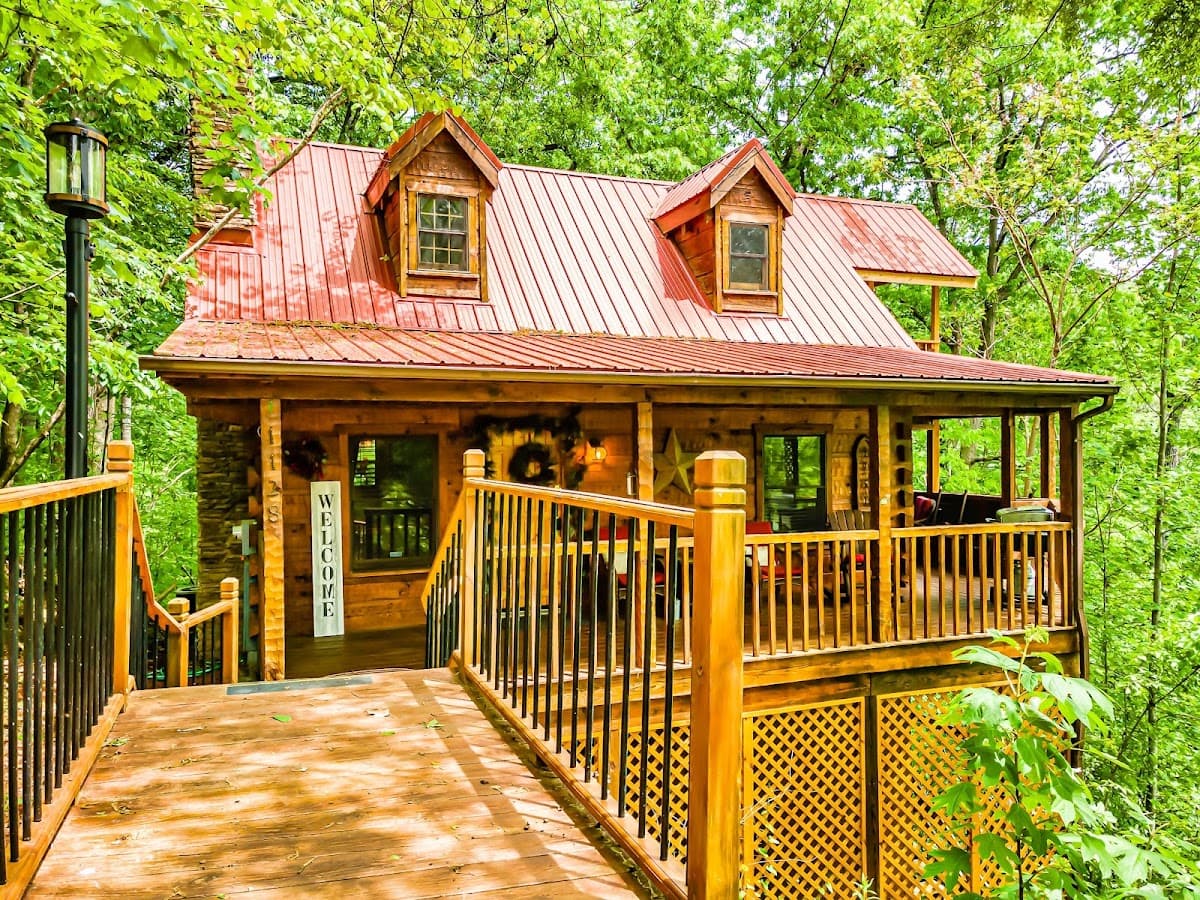 The Rustic Rooster - Cabin Rental, Hotel in Sevierville