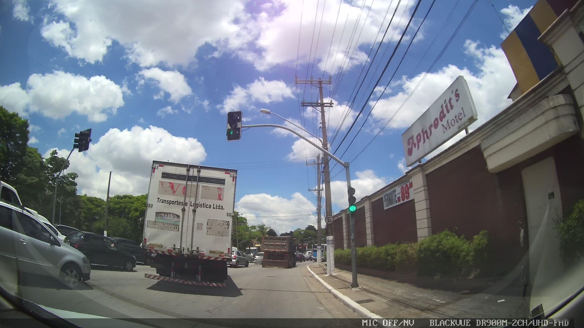 Street view near Aphrodit's Motel, Campo Belo — © marciosampaio (CC BY-SA · Mapillary)