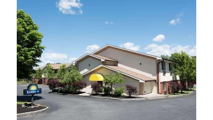 Days Inn by Wyndham Greenfield, Hotel in Shelburne