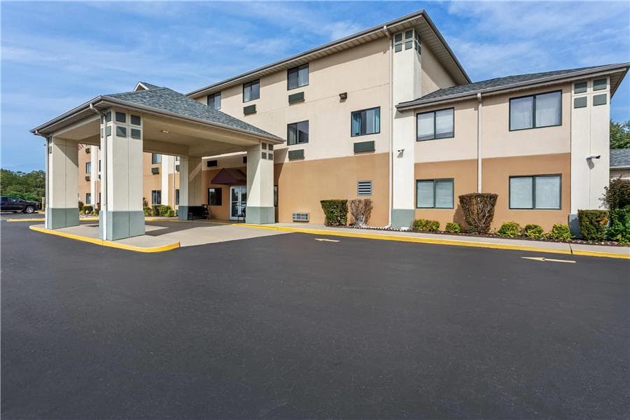Quality Inn Sawyer, Hotel in Shorewood-Tower Hills-Harbert