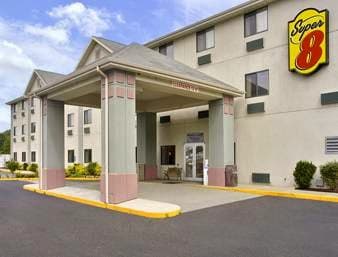 Super 8 by Wyndham Sawyer MI, Hotel in Shorewood-Tower Hills-Harbert