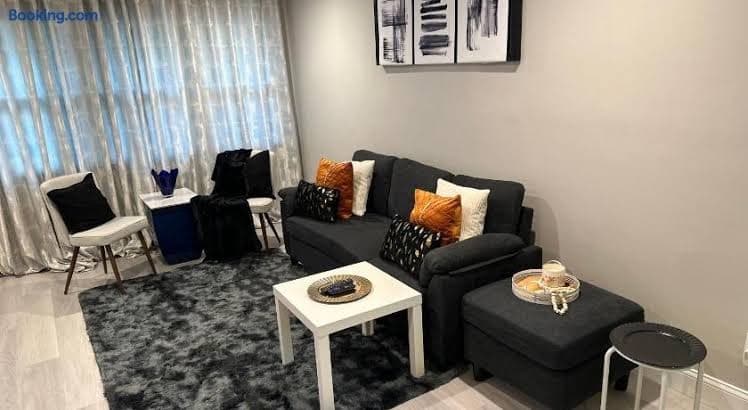Luxurious, newly renovated retreat - Entire Place, Holiday Home in Millburn