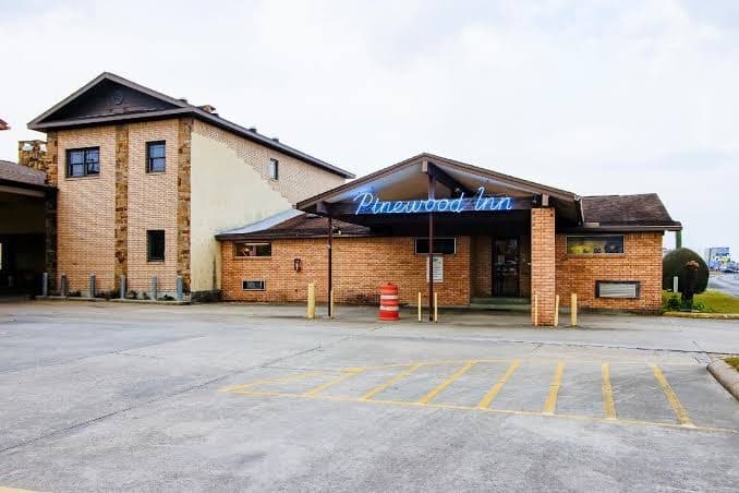 OYO Pinewood Inn & Suites Silsbee, Hotel in Silsbee