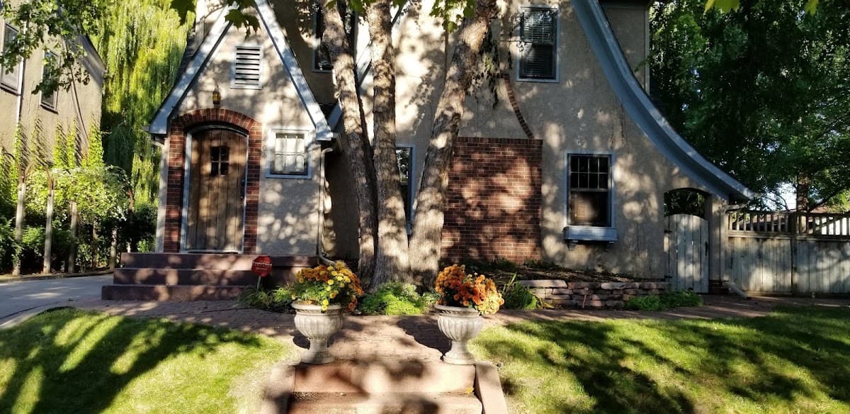 Historic Twin Tudors Inn, Hotel in Sioux Falls