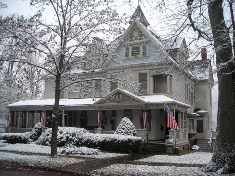 Mansion District Inn Bed and Breakfast Suites LLC, Bed & Breakfast in Smethport