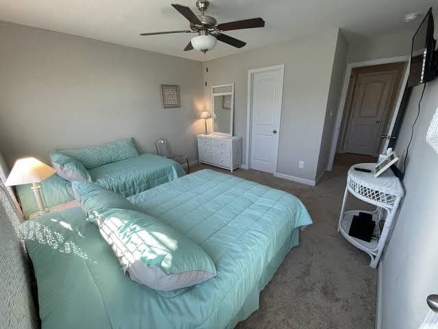 BETTER THAN HOTEL! 2 Suites!!, Hotel in Sneads Ferry
