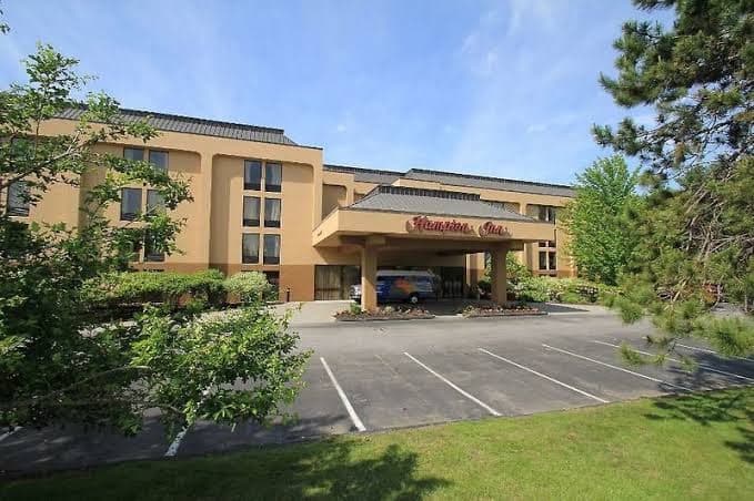 Long Creek Hotel, Hotel in South Portland Gardens