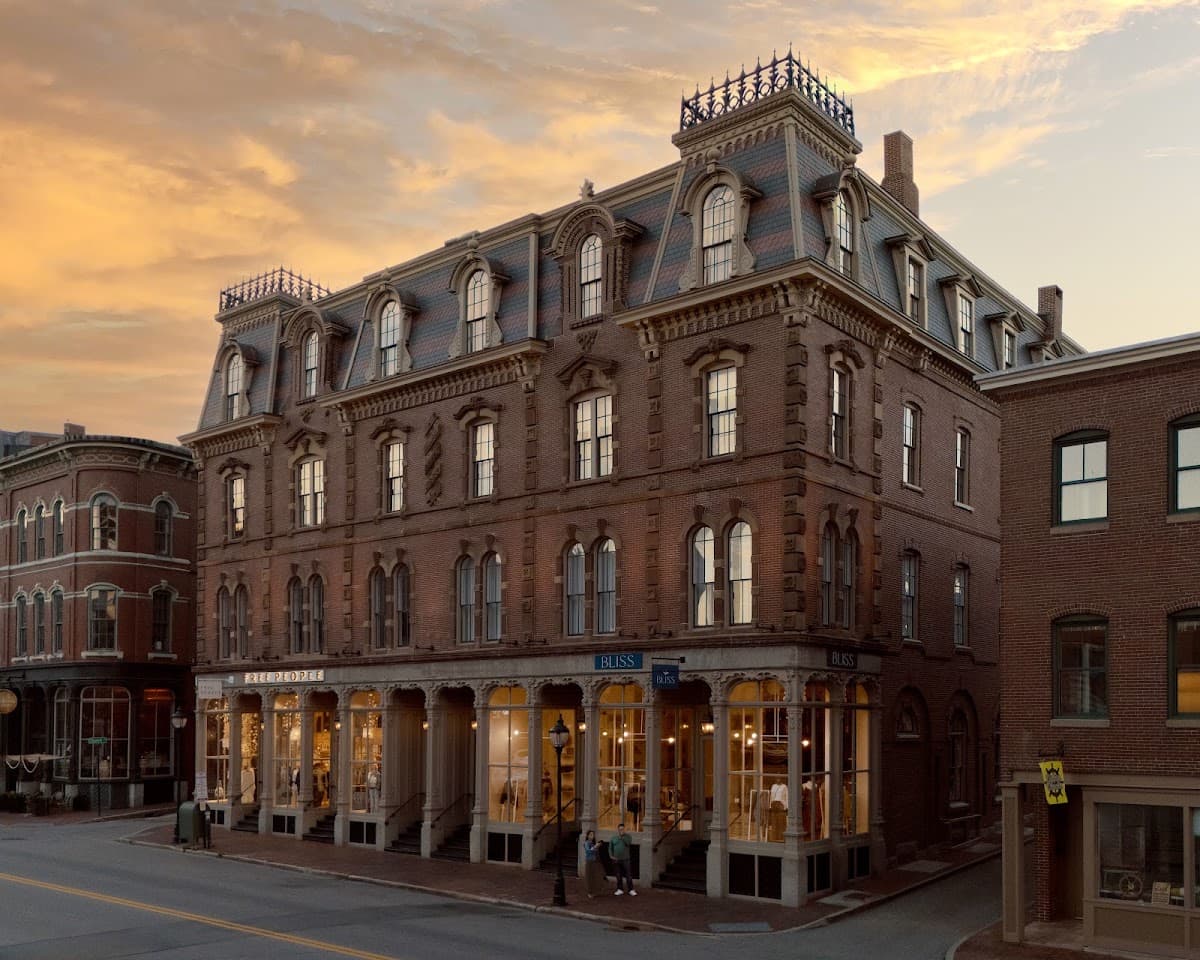 The Docent's Collection at 121 Middle Street, Aparthotel in South Portland