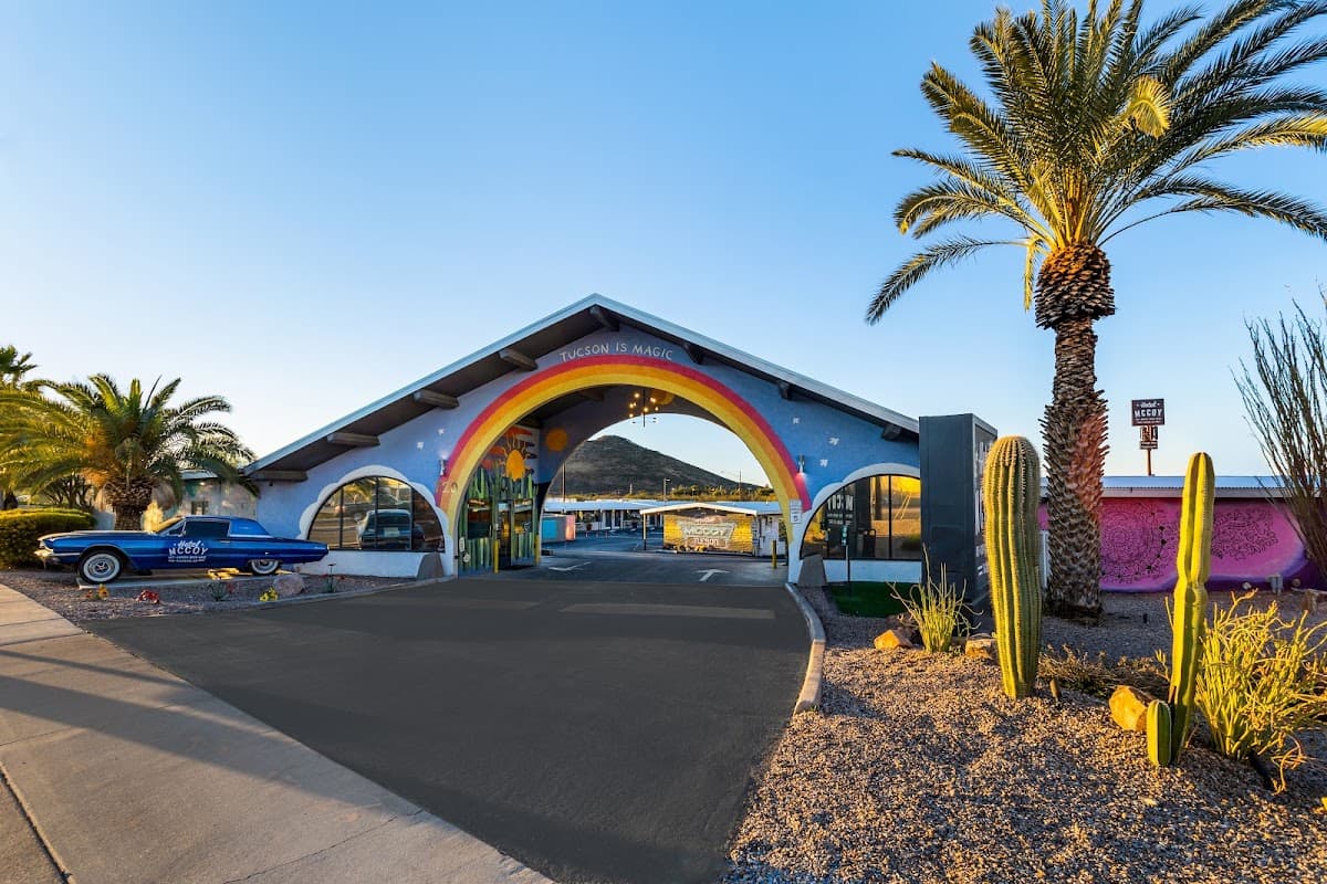 Hotel McCoy Tucson - Art, Coffee, Beer, Wine, Hotel in South Tucson