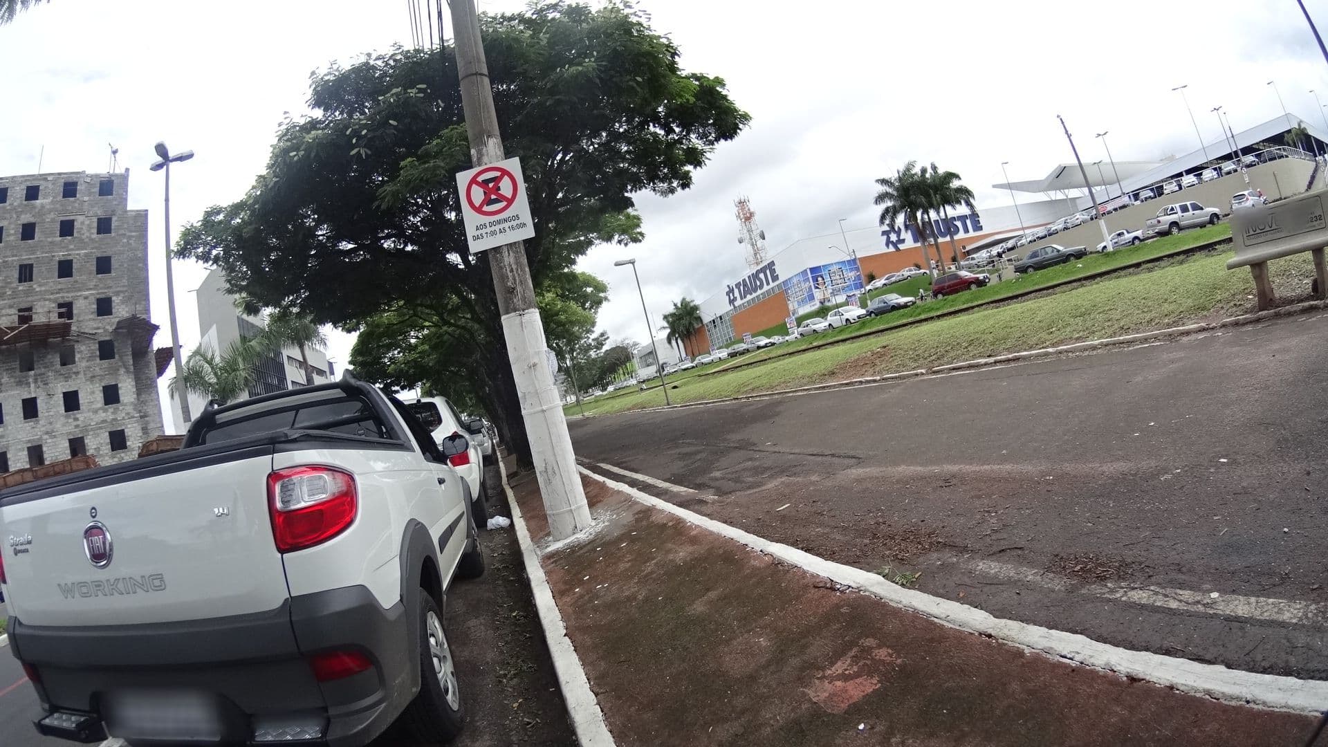 Street view near Hotel Ibis, Marília — © tiagofassoni (CC BY-SA · Mapillary)