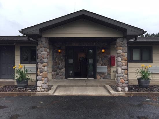 NorthWest Lodging, Hotel in Spooner
