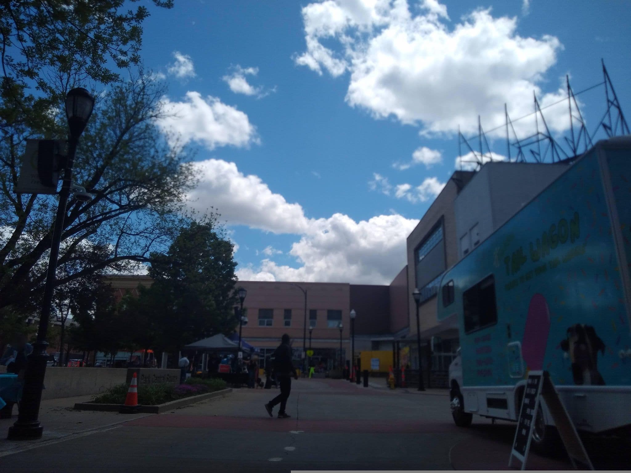 Street view near Pekin, Springfield — © kyletrent-png (CC BY-SA · Mapillary)