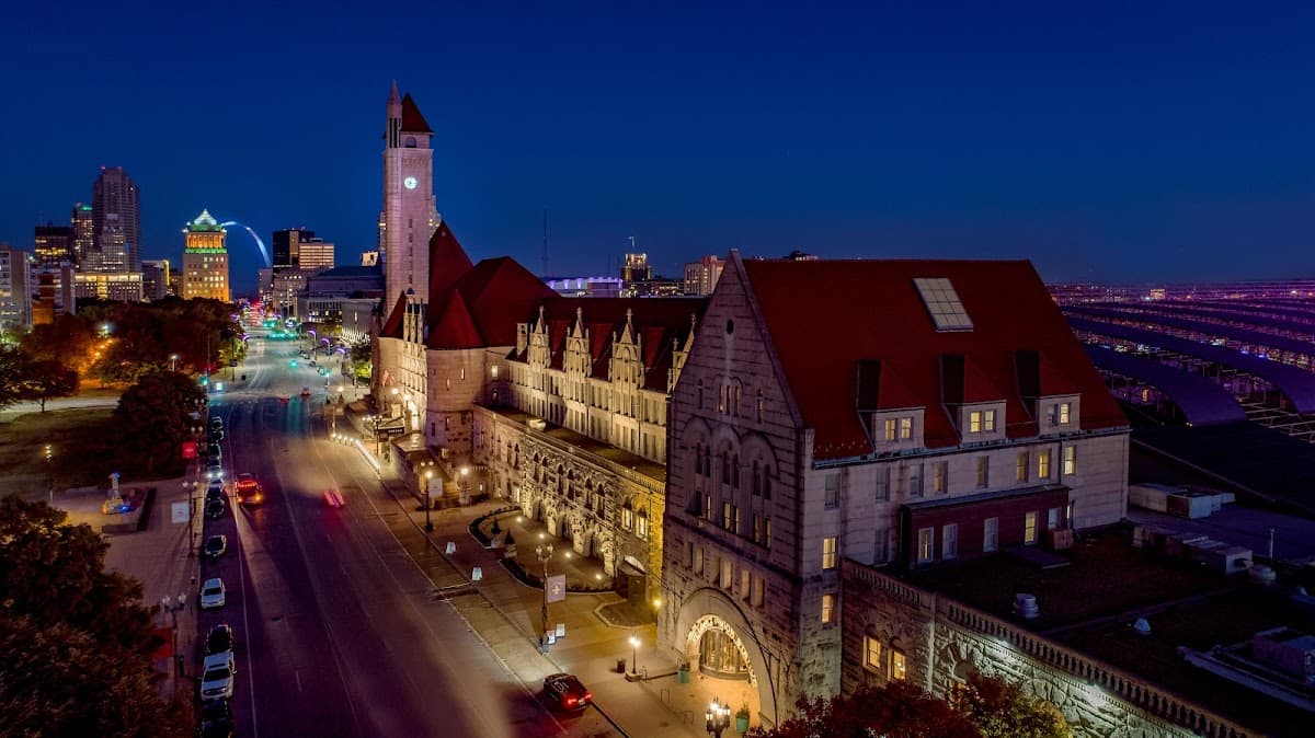 St. Louis Union Station Hotel, Curio Collection by Hilton, Hotel in St. Louis