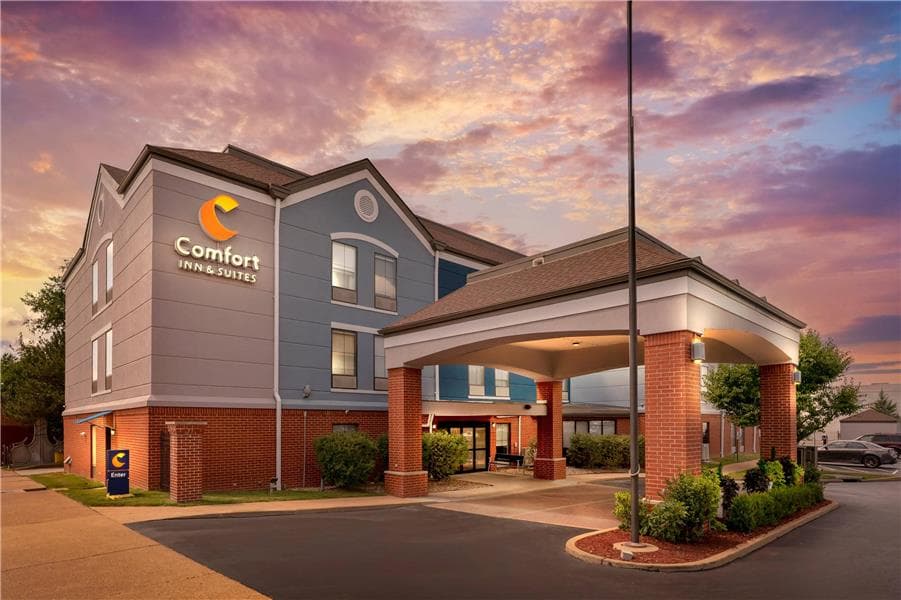 Comfort Inn & Suites Saint Louis Lafayette Square, Hotel in St. Louis