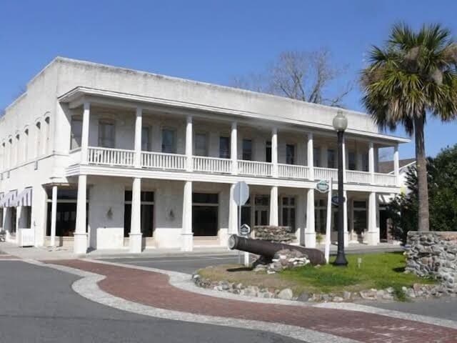 Riverview Hotel, Hotel in St. Marys