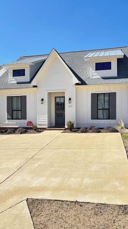 Charming 3-bedroom, 3-bath house in fabulous Starkville close to everything!, Hotel in Starkville